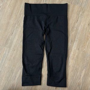 Lululemon cropped leggings- size 6. Dark Grey. Compression.